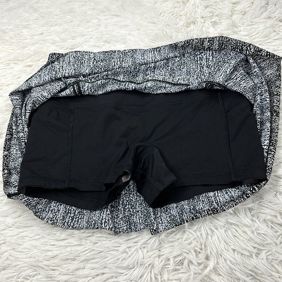 Lululemon Lost In Pace Skirt (Regular) (13") Air Time White Black - Picture 3 of 6
